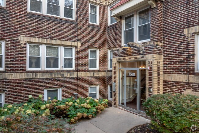 Entrance - 3528 Pleasant