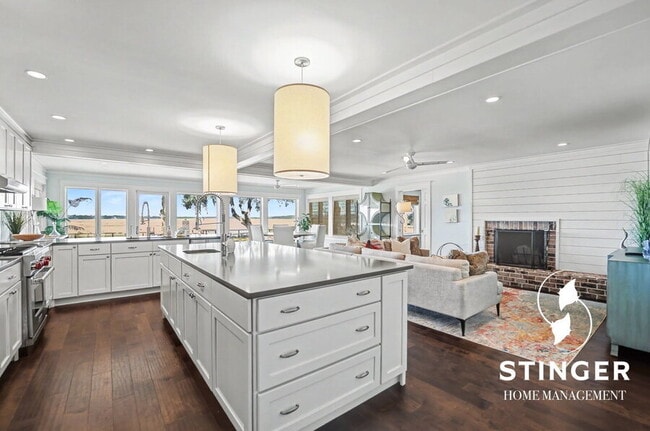 Building Photo - 73 Sunset Blvd