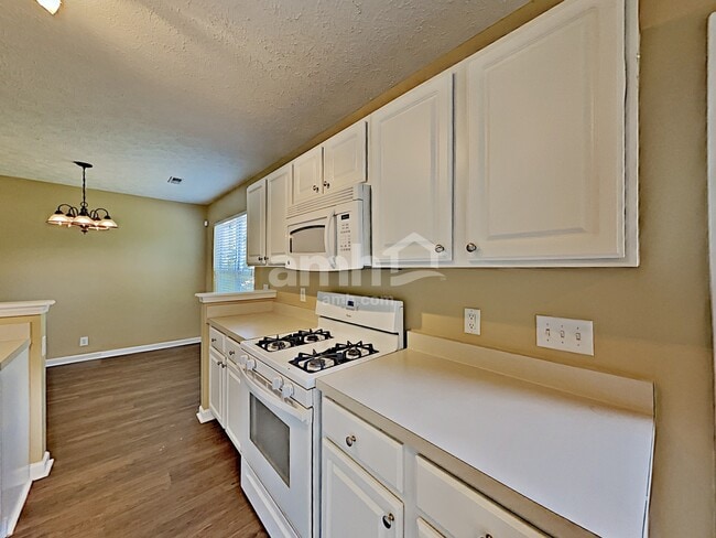 Building Photo - 2901 Summer Hollow Ct