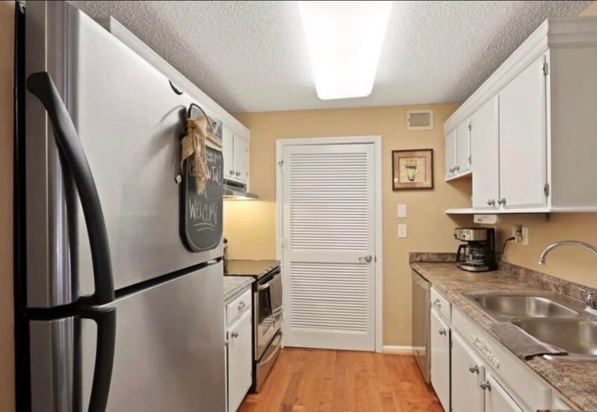 Building Photo - 642 Granville Ct