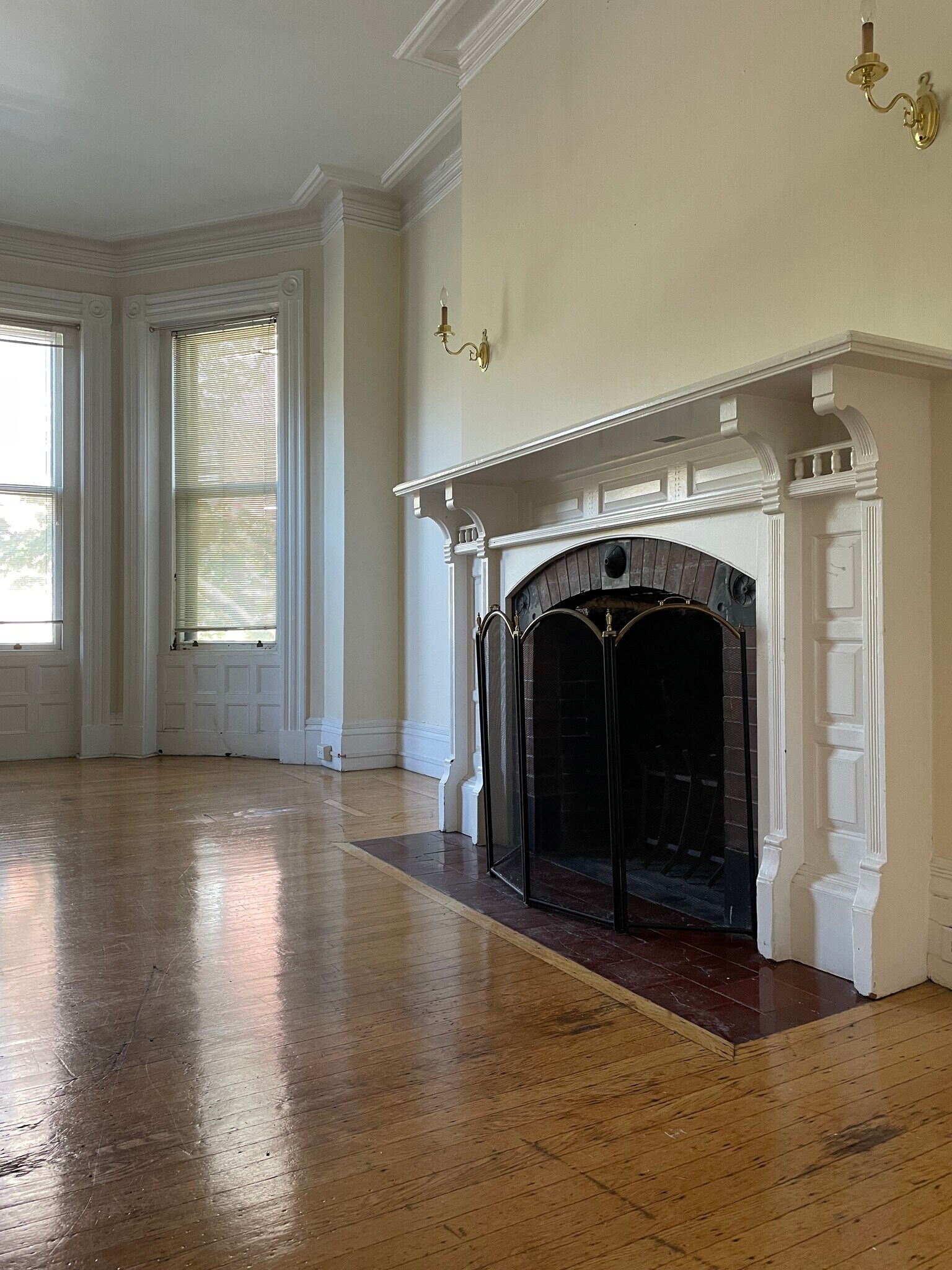 Main Room 4 - 336 Marlborough St