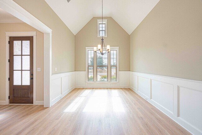 Building Photo - 27142 Gramercy Ln