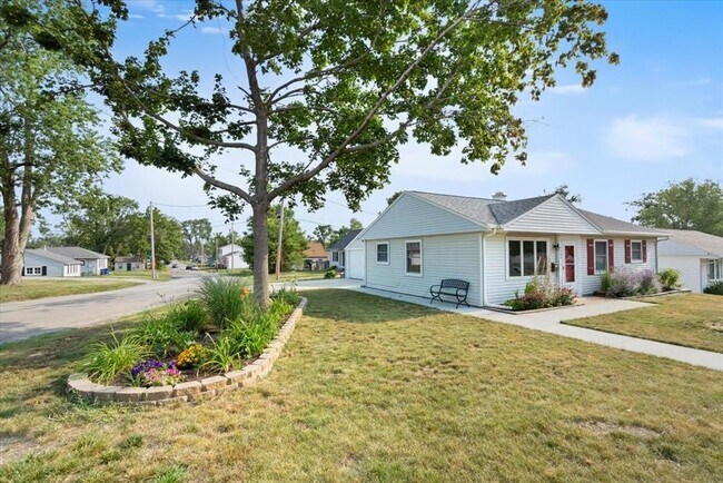 Building Photo - 1146 31st St NE