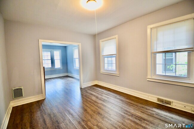 Building Photo - 407 East Ave