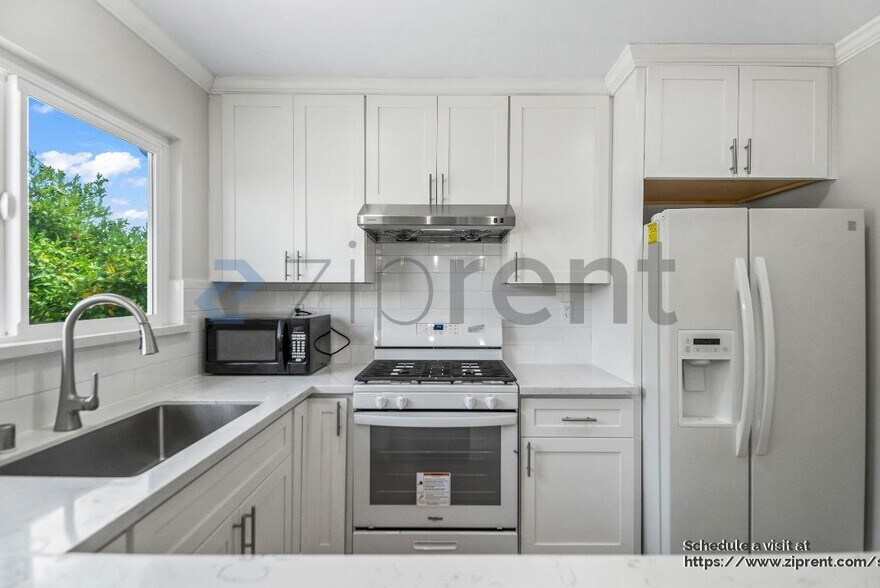 Building Photo - 8367 Cavalier Ln