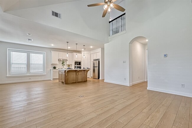 Building Photo - 323 Highland Bayou Dr