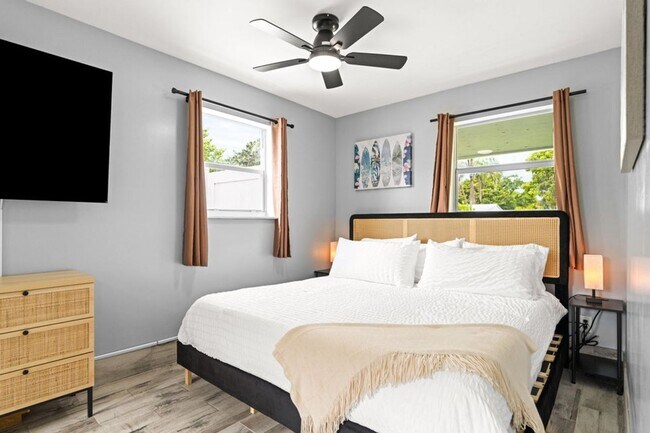 Building Photo - 19165 SE Homewood Ave