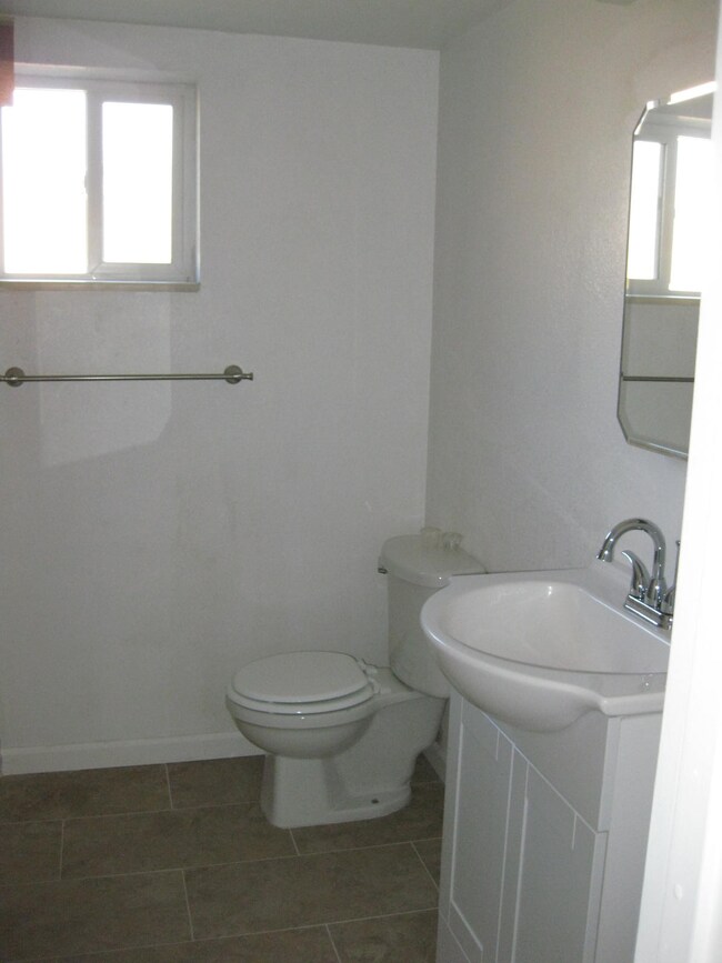 Building Photo - 831 Meade St