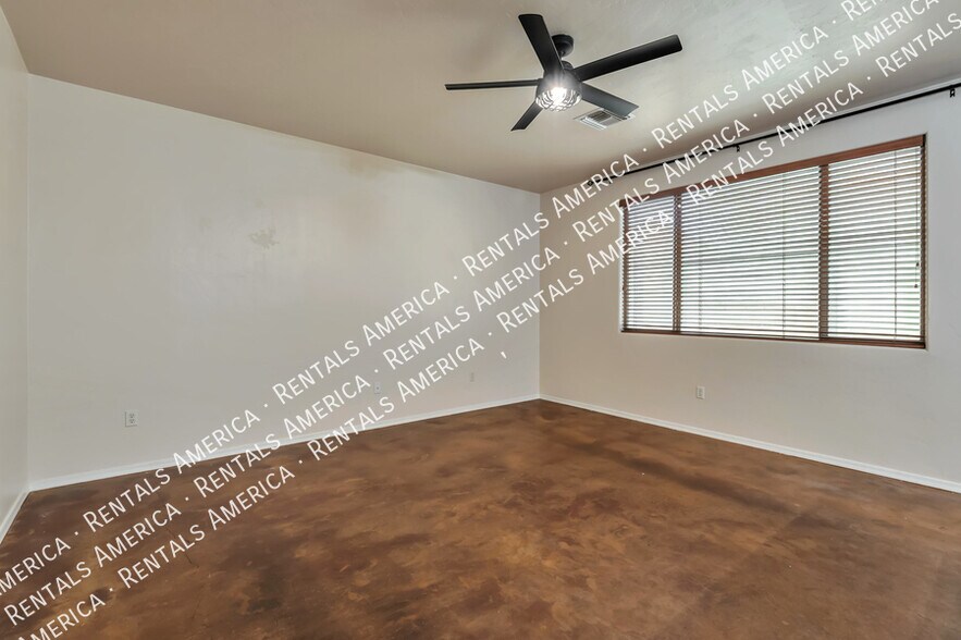 Building Photo - 8261 N Converse Ct