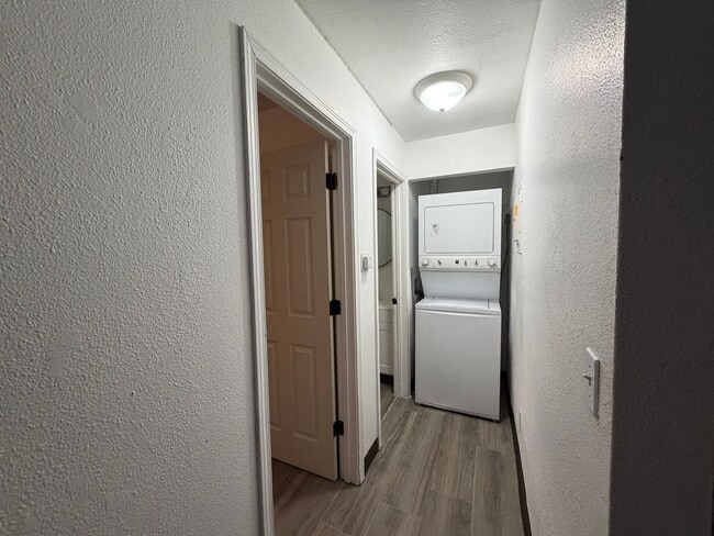 Building Photo - 138 N Klevin St