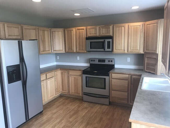 Building Photo - 1717 Bluestone Dr