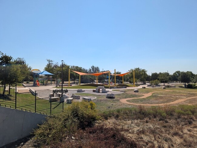 Building Photo - Charming 3-Bedroom in Highland Park with P...