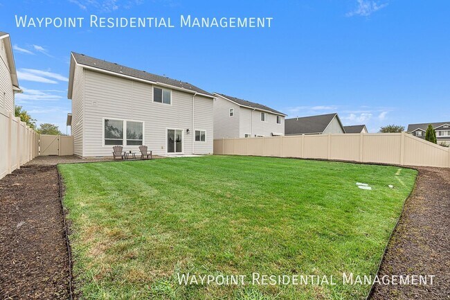 Building Photo - 2123 N Bing Ave