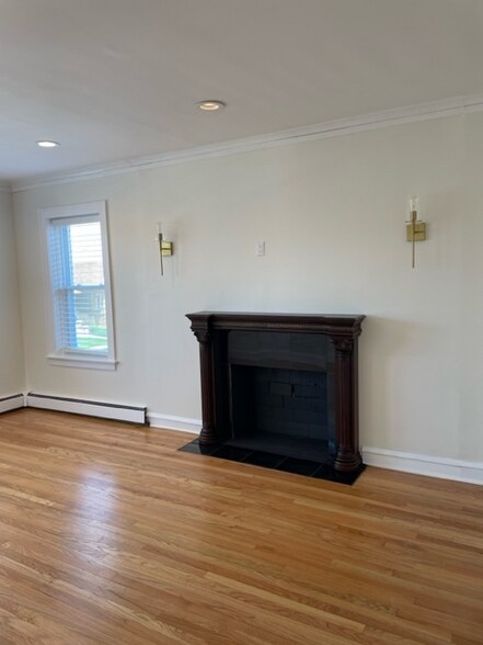 Building Photo - 5433 W Eddy St
