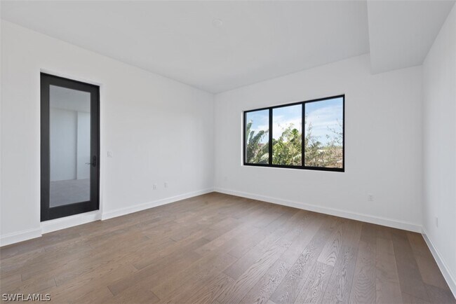 Building Photo - 1115 Central Ave