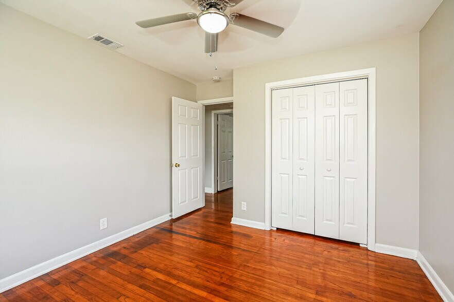 Building Photo - 2615 Ligustrum Rd