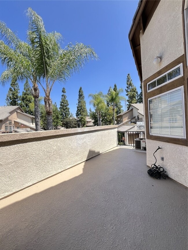 Building Photo - 6 Mansera Pl