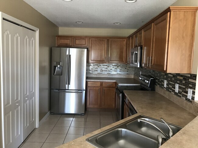 Building Photo - 4020 Pemberly Pines Cir