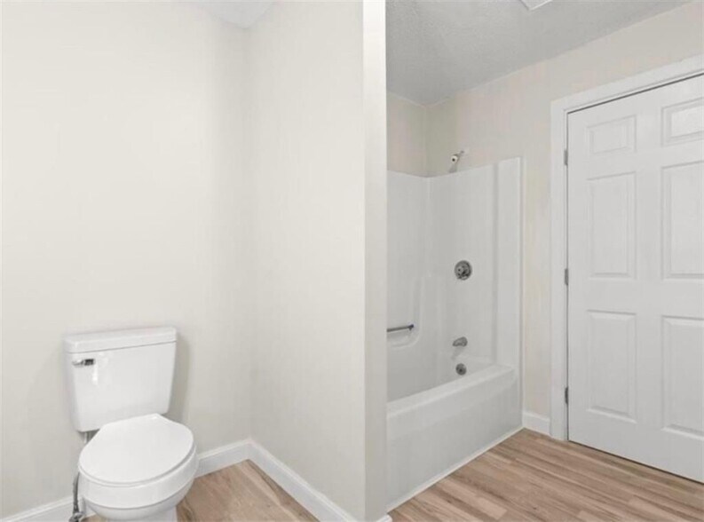 Building Photo - 80 Summit St