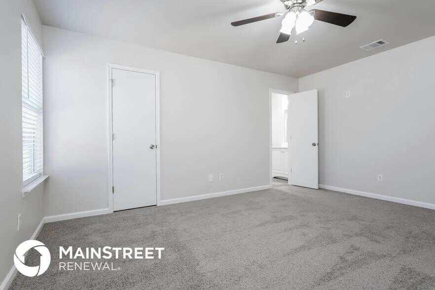 Building Photo - 2213 Midbury Dr