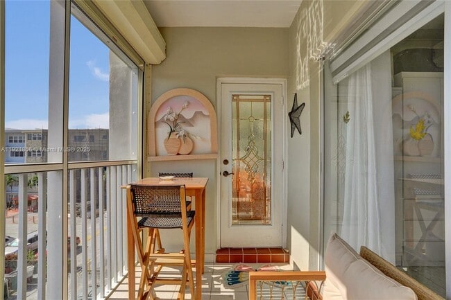 Building Photo - 330 SE 2nd St