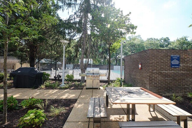 Building Photo - 1301 Delaware Ave SW