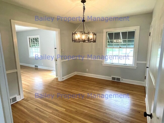 Building Photo - 215 McCready Ave
