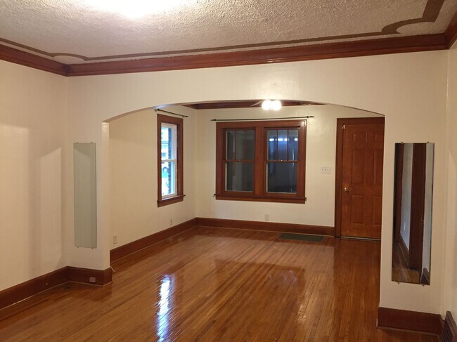 DR/LR - 1330 Chestnut St