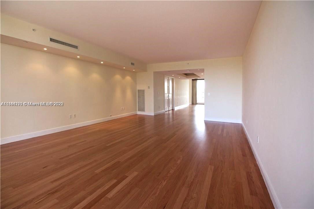 Building Photo - 785 Crandon Blvd