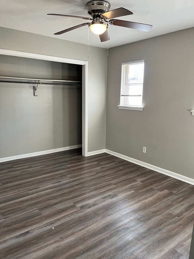 Building Photo - COMING SOON: 3 Bedroom 2 Bath Fourplex | B...