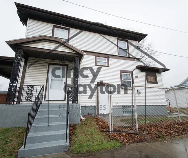 Building Photo - 3925 E 3rd St