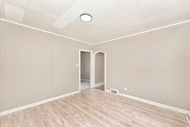 Building Photo - 4212 Apple Ave