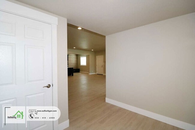 Building Photo - 6677 Bandito Dr