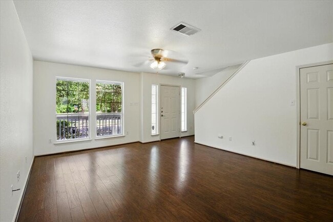 Building Photo - 508 Crater Lake Dr