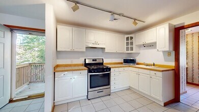 Building Photo - 273 Putnam Ave