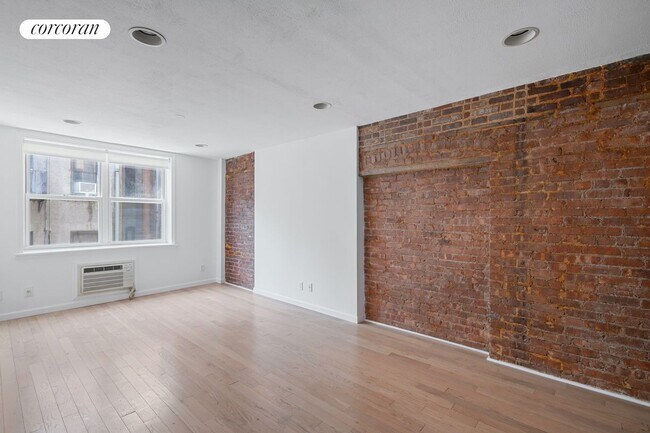 Building Photo - 41 Spring St