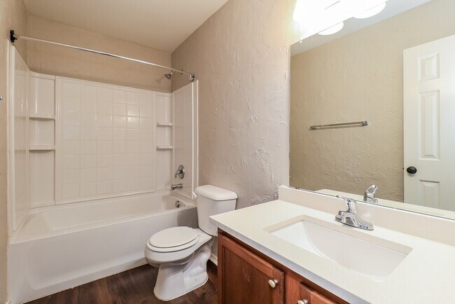 Building Photo - 1825 Shasta View Dr