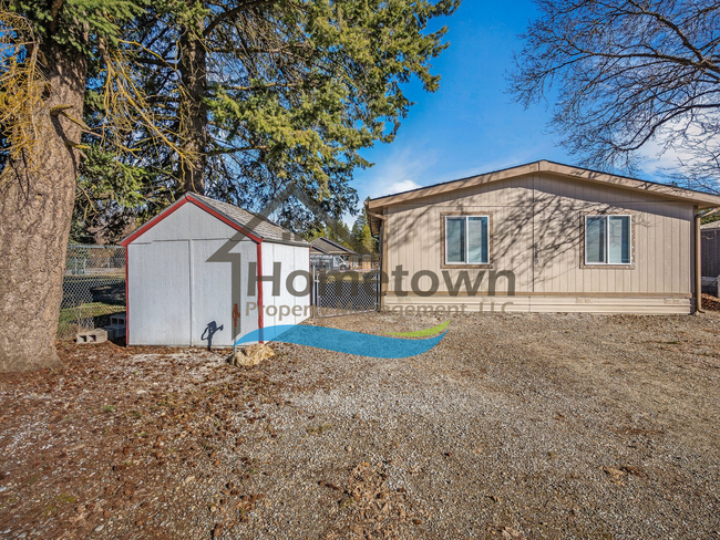 Building Photo - 2 Bedroom 1 Bathroom Home with Off-Street ...