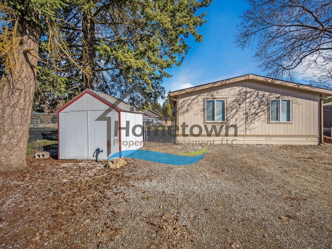 Building Photo - 2 Bedroom 1 Bathroom Home with Off-Street Parking Available in Athol!