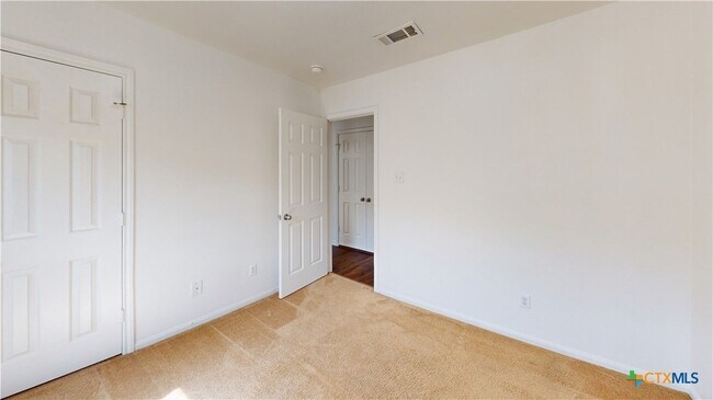 Building Photo - 3206 John Porter Dr