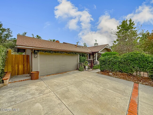 Building Photo - 1888 El Monte Dr