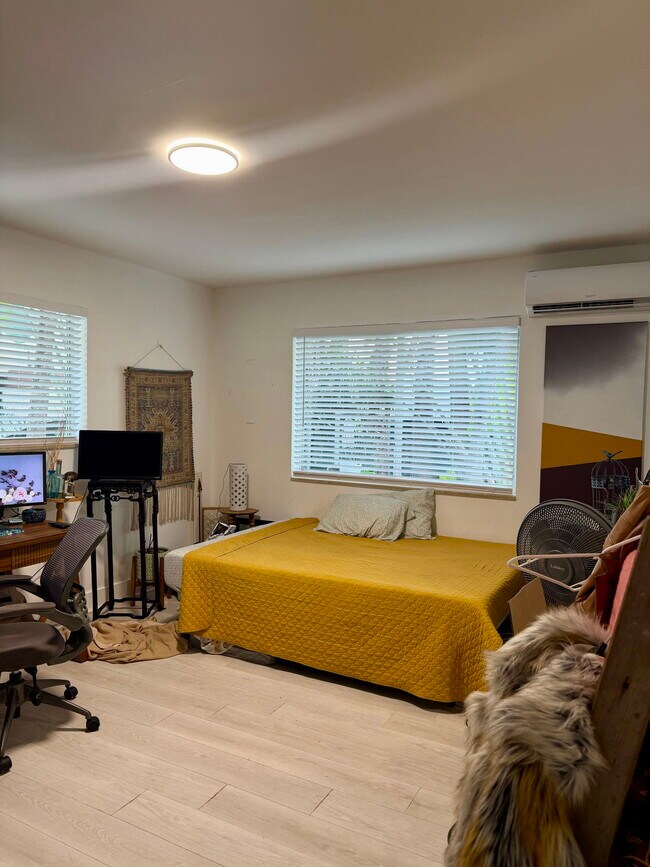 Building Photo - 1198 Marseille Dr