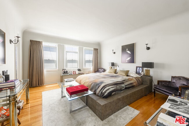 Building Photo - 148 S Orange Dr