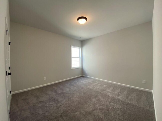 Building Photo - 5037 Silver Fox Trl