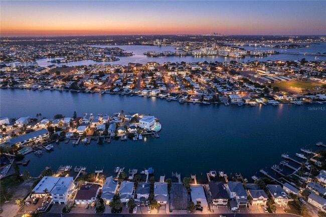 Building Photo - 8485 Blind Pass Dr