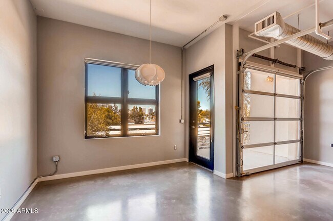 Building Photo - 914 E Osborn Rd
