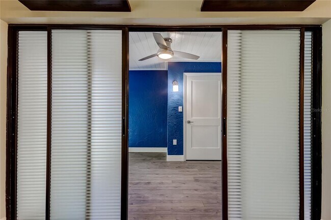 Building Photo - 2673 Sabal Springs Cir