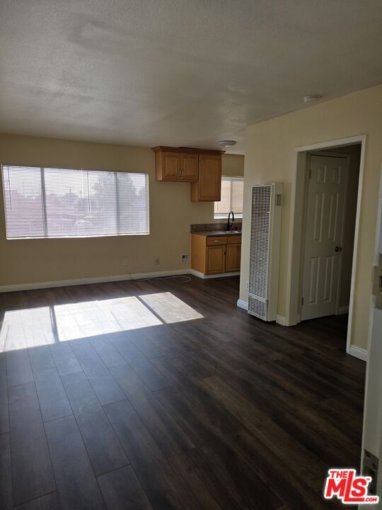 Building Photo - 754 E 84th Pl