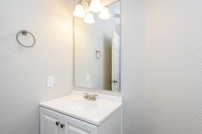 Building Photo - 425 Raindance Dr