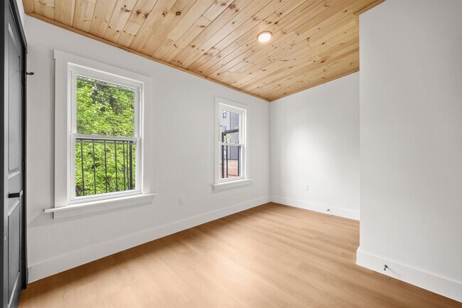Building Photo - 14 Westervelt Pl